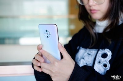 vivo Y9s自拍評(píng)測(cè) 3200萬(wàn)像素與AI軟件協(xié)同打造專業(yè)寫真大片